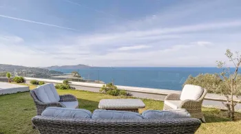 Single-floor sea and sunset view family home in Yalikavak